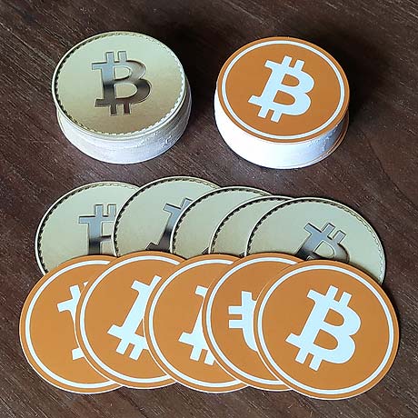 100x neue Papierbitcoins, Karten-Chips ⌀ 60 mm, 4/4-farbig auf 400 g/qm Karton gedruckt; lieferbar